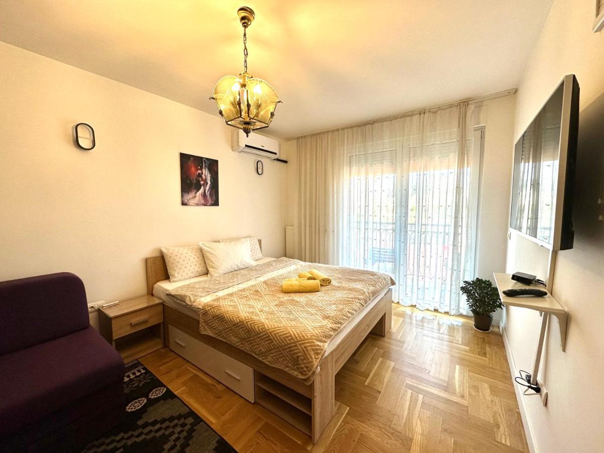 Yellowhouse Pristina Exterior foto