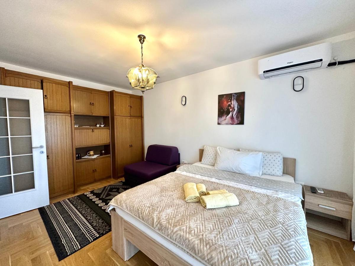 Yellowhouse Pristina Exterior foto
