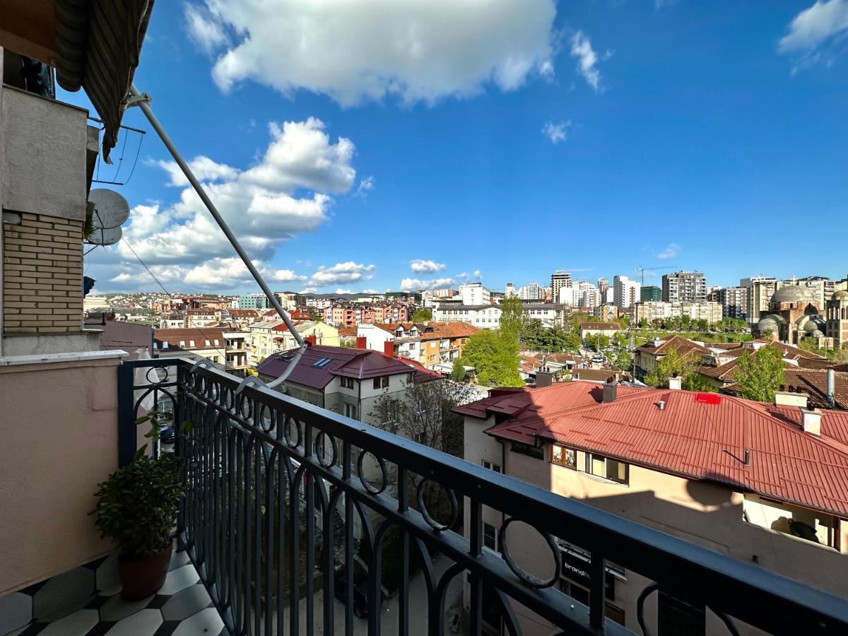 Yellowhouse Pristina Exterior foto